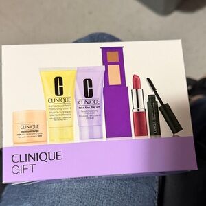 Clinique Gift Set with Yellow Lotion and Purple Makeup Remover